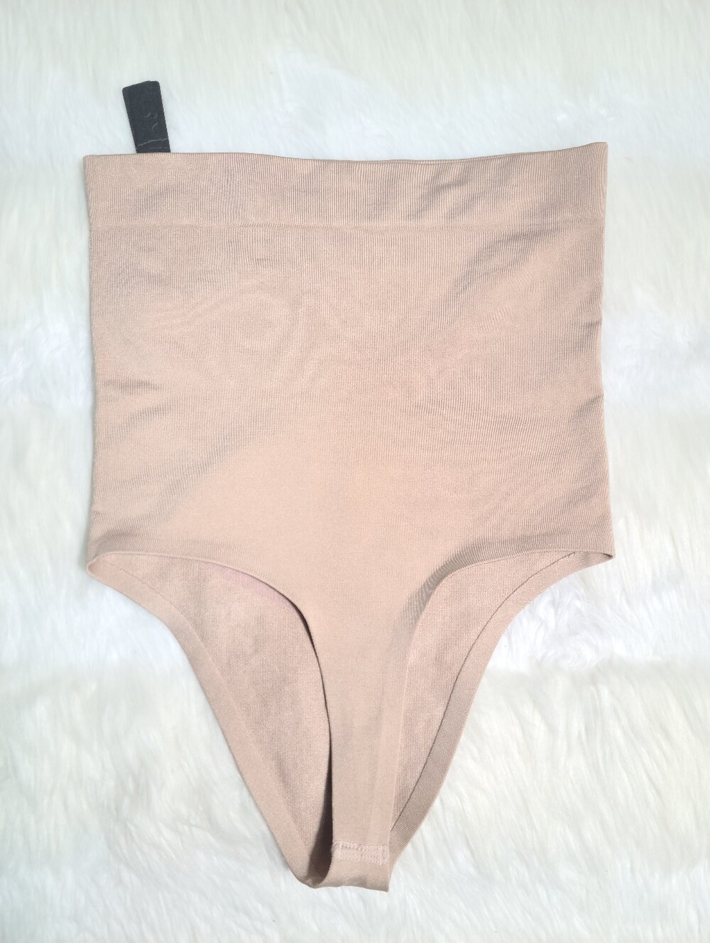 SKIMS Seamless Sculpt Mid Waist Thong Clay Women Large NEW